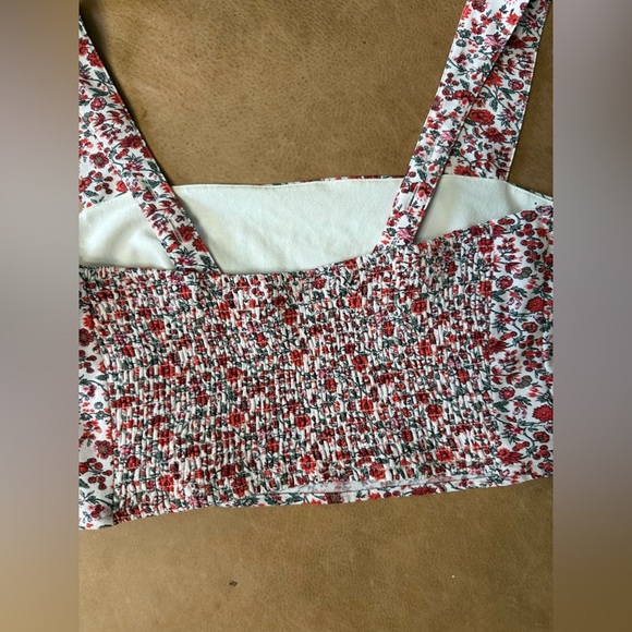 Abercrombie & Fitch Red Floral Crop Top W/ Adjustable Straps Size Large - Picture 10 of 10